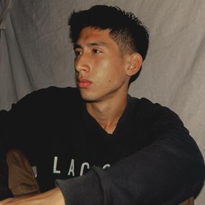 闻刚厚